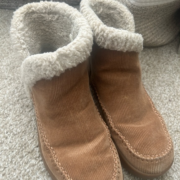 Sanuk Boots size 7.5 - Picture 4 of 5